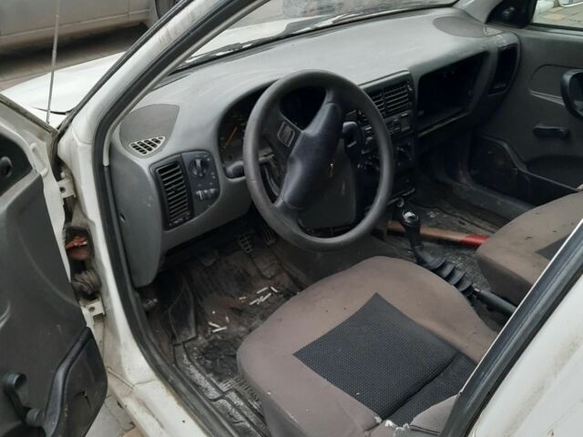 Белый Фиат Идея, объемом двигателя 0 л и пробегом 333 тыс. км за 999 $, фото 2 на Automoto.ua