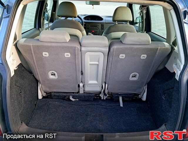 Синий Фиат Идея, объемом двигателя 1.9 л и пробегом 214 тыс. км за 3250 $, фото 6 на Automoto.ua