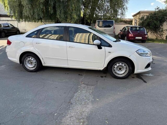 Белый Фиат Линеа, объемом двигателя 1.3 л и пробегом 301 тыс. км за 1822 $, фото 2 на Automoto.ua