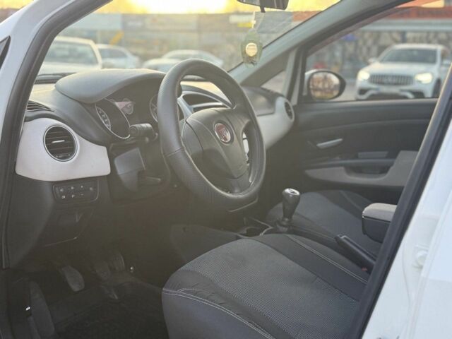 Білий Фіат Лінеа, об'ємом двигуна 1.2 л та пробігом 133 тис. км за 4700 $, фото 7 на Automoto.ua