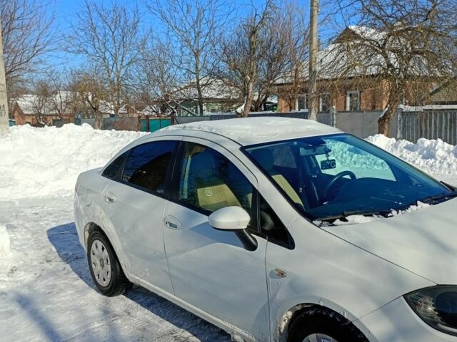 Білий Фіат Лінеа, об'ємом двигуна 1.4 л та пробігом 173 тис. км за 5000 $, фото 4 на Automoto.ua