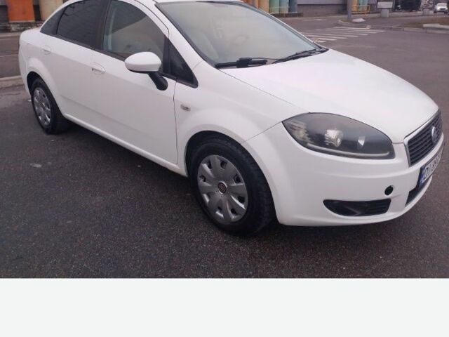 Белый Фиат Линеа, объемом двигателя 1.4 л и пробегом 171 тыс. км за 3500 $, фото 2 на Automoto.ua