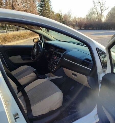 Білий Фіат Лінеа, об'ємом двигуна 1.37 л та пробігом 175 тис. км за 4250 $, фото 9 на Automoto.ua