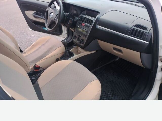 Белый Фиат Линеа, объемом двигателя 1.4 л и пробегом 171 тыс. км за 3500 $, фото 7 на Automoto.ua