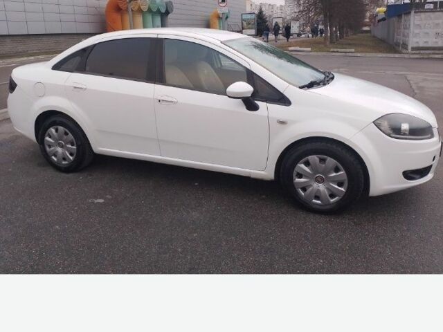 Белый Фиат Линеа, объемом двигателя 1.4 л и пробегом 171 тыс. км за 3500 $, фото 4 на Automoto.ua