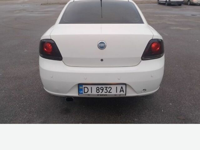 Белый Фиат Линеа, объемом двигателя 1.4 л и пробегом 171 тыс. км за 3500 $, фото 3 на Automoto.ua