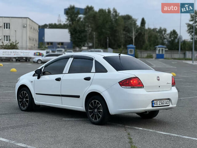 Белый Фиат Линеа, объемом двигателя 1.4 л и пробегом 160 тыс. км за 3900 $, фото 3 на Automoto.ua