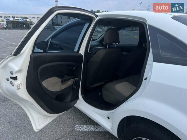 Белый Фиат Линеа, объемом двигателя 1.4 л и пробегом 160 тыс. км за 3900 $, фото 11 на Automoto.ua