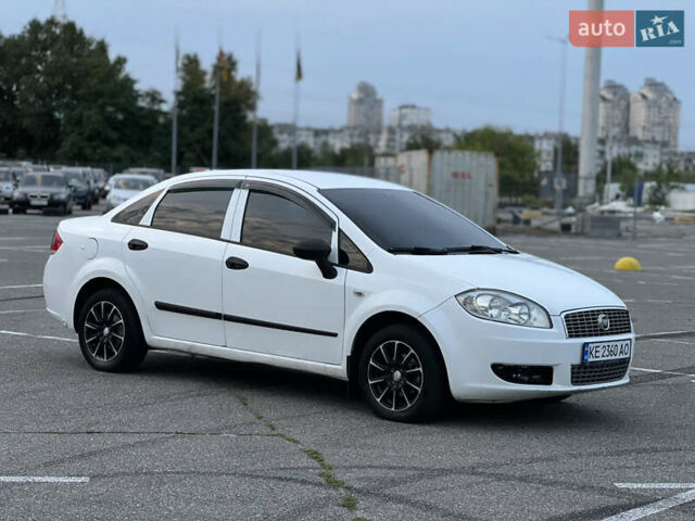 Белый Фиат Линеа, объемом двигателя 1.4 л и пробегом 160 тыс. км за 3900 $, фото 7 на Automoto.ua