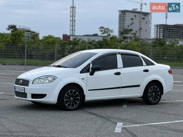Белый Фиат Линеа, объемом двигателя 1.4 л и пробегом 160 тыс. км за 3900 $, фото 1 на Automoto.ua