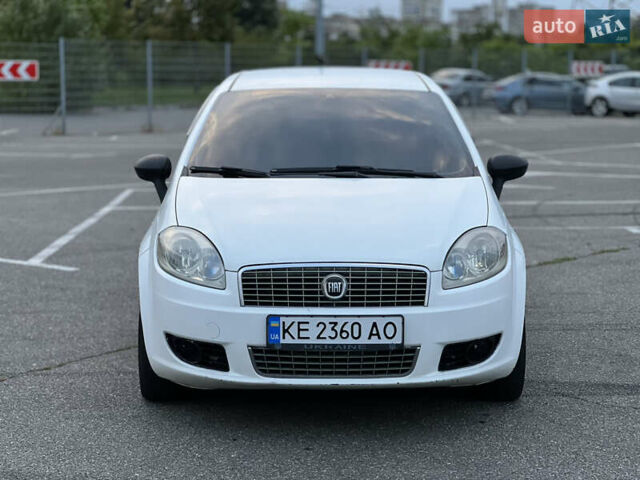 Белый Фиат Линеа, объемом двигателя 1.4 л и пробегом 160 тыс. км за 3900 $, фото 9 на Automoto.ua