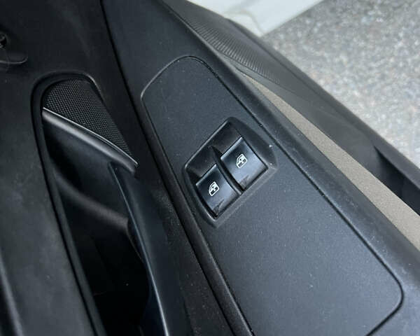 Белый Фиат Линеа, объемом двигателя 1.4 л и пробегом 160 тыс. км за 3900 $, фото 15 на Automoto.ua