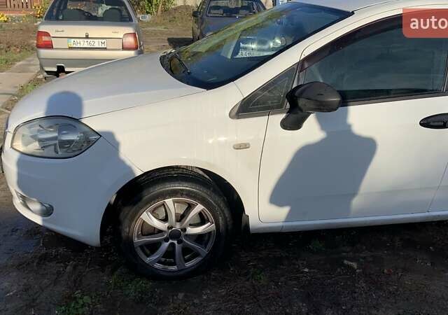 Белый Фиат Линеа, объемом двигателя 1.37 л и пробегом 223 тыс. км за 3500 $, фото 3 на Automoto.ua