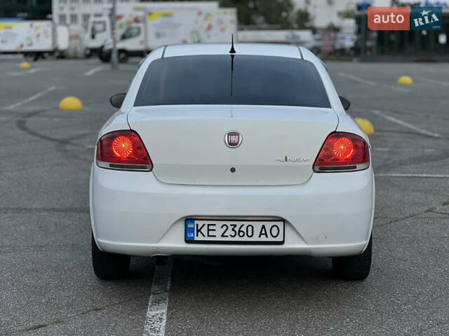 Белый Фиат Линеа, объемом двигателя 1.4 л и пробегом 160 тыс. км за 3900 $, фото 4 на Automoto.ua