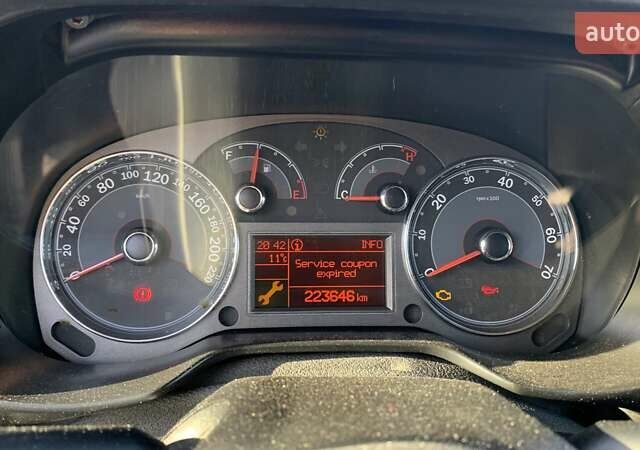 Белый Фиат Линеа, объемом двигателя 1.37 л и пробегом 223 тыс. км за 3500 $, фото 1 на Automoto.ua