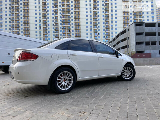 Белый Фиат Линеа, объемом двигателя 1.37 л и пробегом 166 тыс. км за 5190 $, фото 2 на Automoto.ua