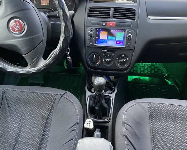 Белый Фиат Линеа, объемом двигателя 1.37 л и пробегом 166 тыс. км за 5190 $, фото 8 на Automoto.ua