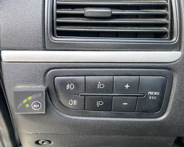 Белый Фиат Линеа, объемом двигателя 1.37 л и пробегом 166 тыс. км за 5190 $, фото 7 на Automoto.ua