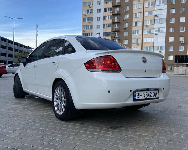 Белый Фиат Линеа, объемом двигателя 1.37 л и пробегом 166 тыс. км за 5190 $, фото 1 на Automoto.ua