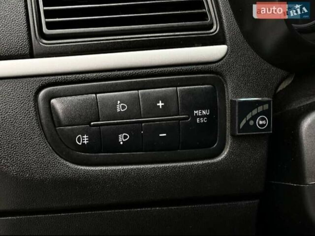 Белый Фиат Линеа, объемом двигателя 1.37 л и пробегом 222 тыс. км за 5100 $, фото 34 на Automoto.ua