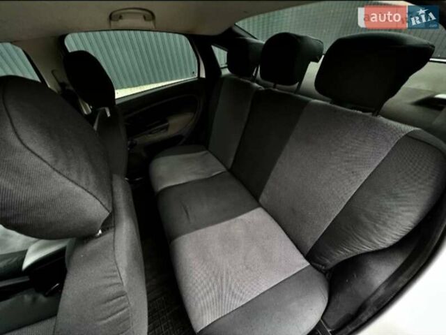 Белый Фиат Линеа, объемом двигателя 1.37 л и пробегом 222 тыс. км за 5100 $, фото 32 на Automoto.ua