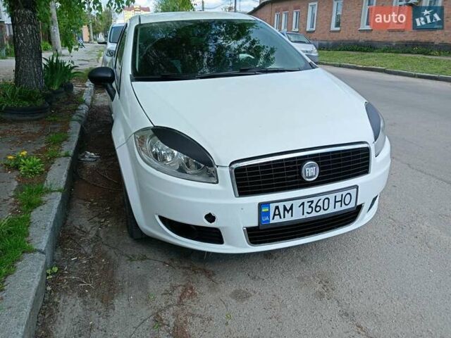 Белый Фиат Линеа, объемом двигателя 1.37 л и пробегом 255 тыс. км за 4700 $, фото 1 на Automoto.ua
