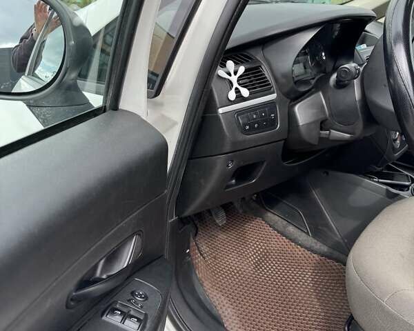Белый Фиат Линеа, объемом двигателя 1.37 л и пробегом 154 тыс. км за 4900 $, фото 11 на Automoto.ua