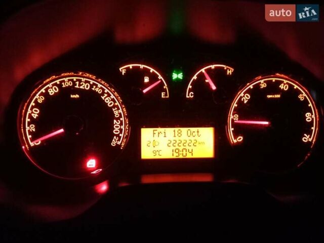 Белый Фиат Линеа, объемом двигателя 1.37 л и пробегом 222 тыс. км за 5100 $, фото 2 на Automoto.ua