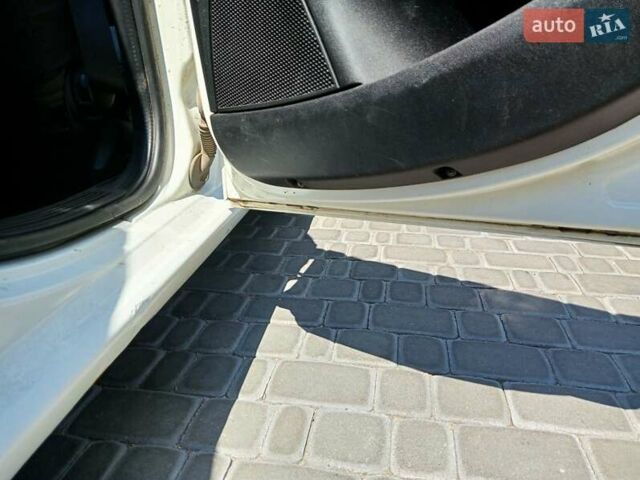 Белый Фиат Линеа, объемом двигателя 1.37 л и пробегом 255 тыс. км за 4700 $, фото 21 на Automoto.ua