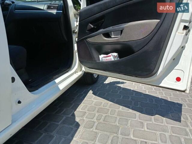 Белый Фиат Линеа, объемом двигателя 1.37 л и пробегом 222 тыс. км за 5100 $, фото 26 на Automoto.ua