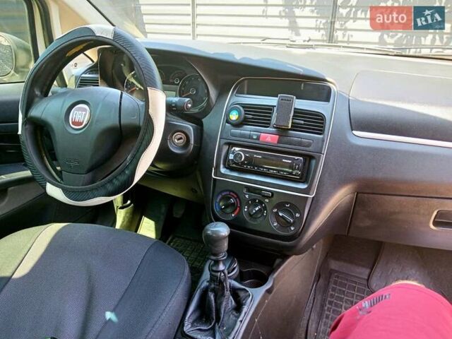 Белый Фиат Линеа, объемом двигателя 1.37 л и пробегом 222 тыс. км за 5100 $, фото 11 на Automoto.ua