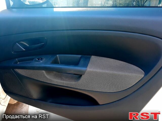 Белый Фиат Линеа, объемом двигателя 1.6 л и пробегом 267 тыс. км за 4500 $, фото 4 на Automoto.ua