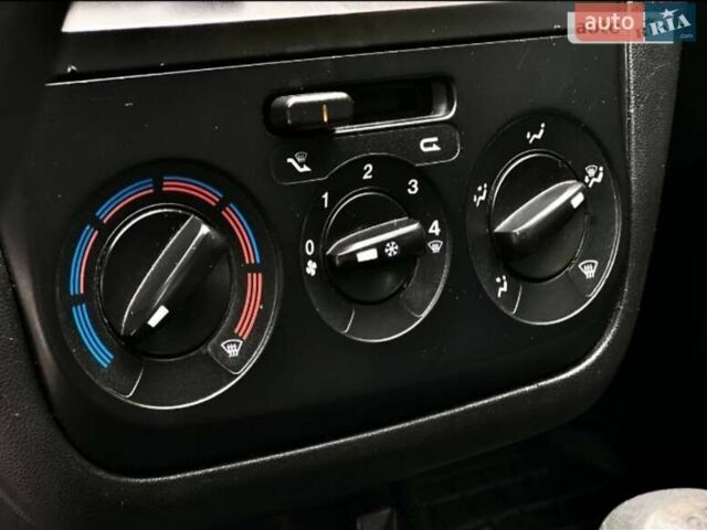 Белый Фиат Линеа, объемом двигателя 1.37 л и пробегом 222 тыс. км за 5100 $, фото 30 на Automoto.ua