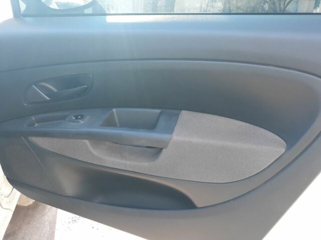 Белый Фиат Линеа, объемом двигателя 1.6 л и пробегом 267 тыс. км за 4500 $, фото 3 на Automoto.ua