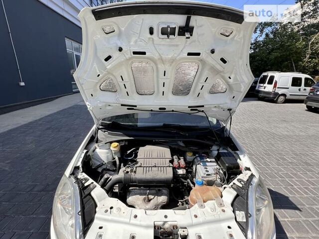 Білий Фіат Лінеа, об'ємом двигуна 1.4 л та пробігом 179 тис. км за 4800 $, фото 22 на Automoto.ua