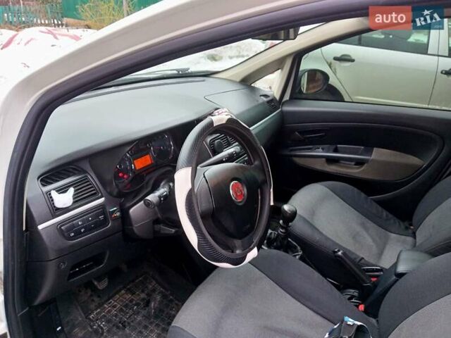 Белый Фиат Линеа, объемом двигателя 1.37 л и пробегом 222 тыс. км за 5100 $, фото 10 на Automoto.ua