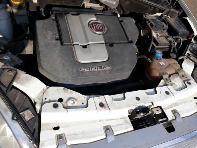 Белый Фиат Линеа, объемом двигателя 1.6 л и пробегом 267 тыс. км за 4500 $, фото 6 на Automoto.ua