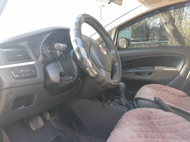 Белый Фиат Линеа, объемом двигателя 1.6 л и пробегом 267 тыс. км за 4500 $, фото 1 на Automoto.ua