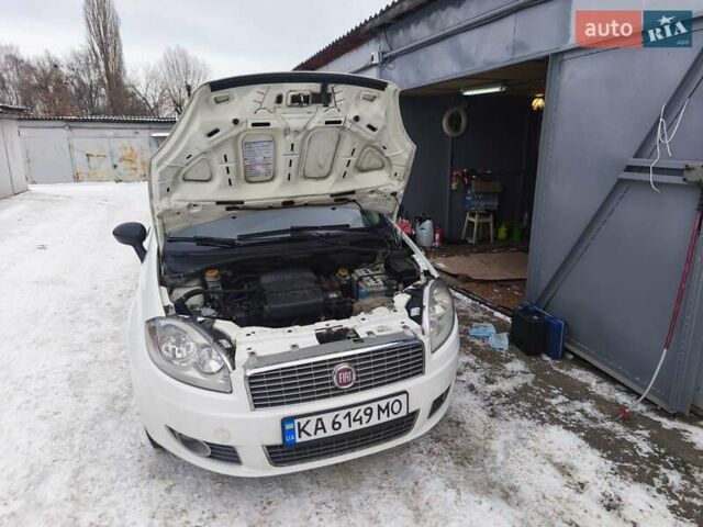 Белый Фиат Линеа, объемом двигателя 1.37 л и пробегом 190 тыс. км за 5350 $, фото 1 на Automoto.ua