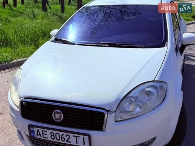 Белый Фиат Линеа, объемом двигателя 1.37 л и пробегом 257 тыс. км за 2950 $, фото 4 на Automoto.ua