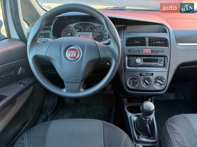 Білий Фіат Лінеа, об'ємом двигуна 1.37 л та пробігом 191 тис. км за 5350 $, фото 18 на Automoto.ua