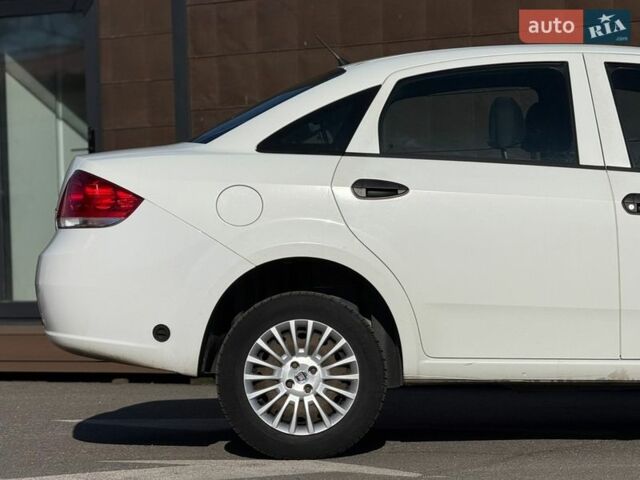 Білий Фіат Лінеа, об'ємом двигуна 1.37 л та пробігом 191 тис. км за 5350 $, фото 7 на Automoto.ua