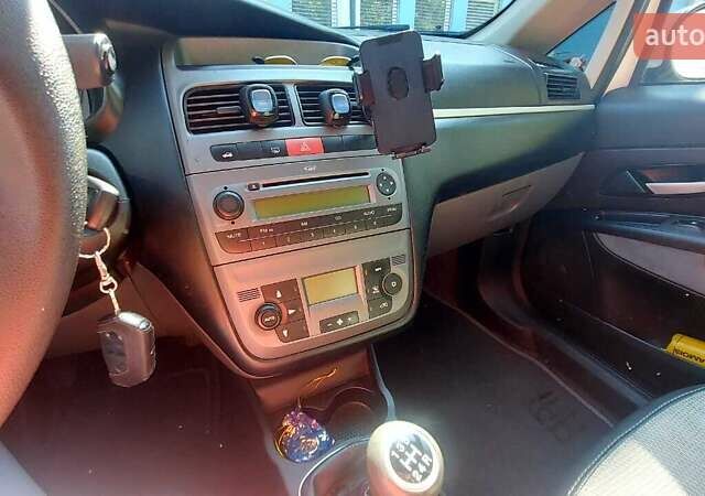 Білий Фіат Лінеа, об'ємом двигуна 1.25 л та пробігом 159 тис. км за 4800 $, фото 15 на Automoto.ua