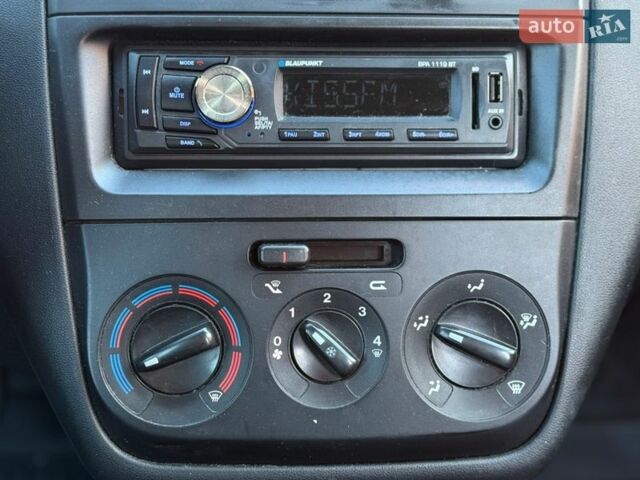 Білий Фіат Лінеа, об'ємом двигуна 1.37 л та пробігом 191 тис. км за 5350 $, фото 21 на Automoto.ua