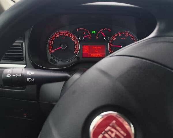 Білий Фіат Лінеа, об'ємом двигуна 1.4 л та пробігом 240 тис. км за 5000 $, фото 1 на Automoto.ua