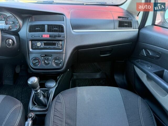 Білий Фіат Лінеа, об'ємом двигуна 1.37 л та пробігом 191 тис. км за 5350 $, фото 19 на Automoto.ua