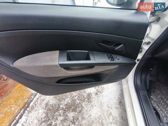 Белый Фиат Линеа, объемом двигателя 1.37 л и пробегом 190 тыс. км за 5350 $, фото 10 на Automoto.ua