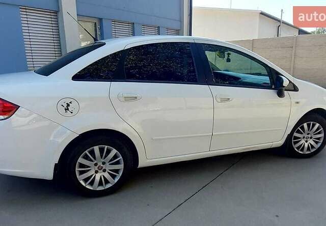 Білий Фіат Лінеа, об'ємом двигуна 1.25 л та пробігом 159 тис. км за 4800 $, фото 1 на Automoto.ua