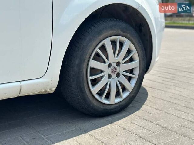 Белый Фиат Линеа, объемом двигателя 1.37 л и пробегом 95 тыс. км за 6333 $, фото 8 на Automoto.ua