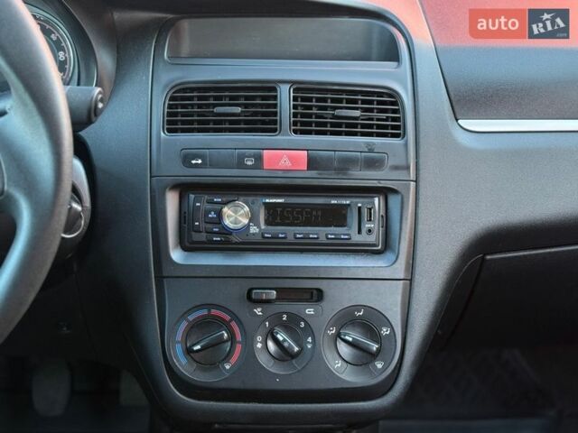 Білий Фіат Лінеа, об'ємом двигуна 1.37 л та пробігом 191 тис. км за 5350 $, фото 20 на Automoto.ua